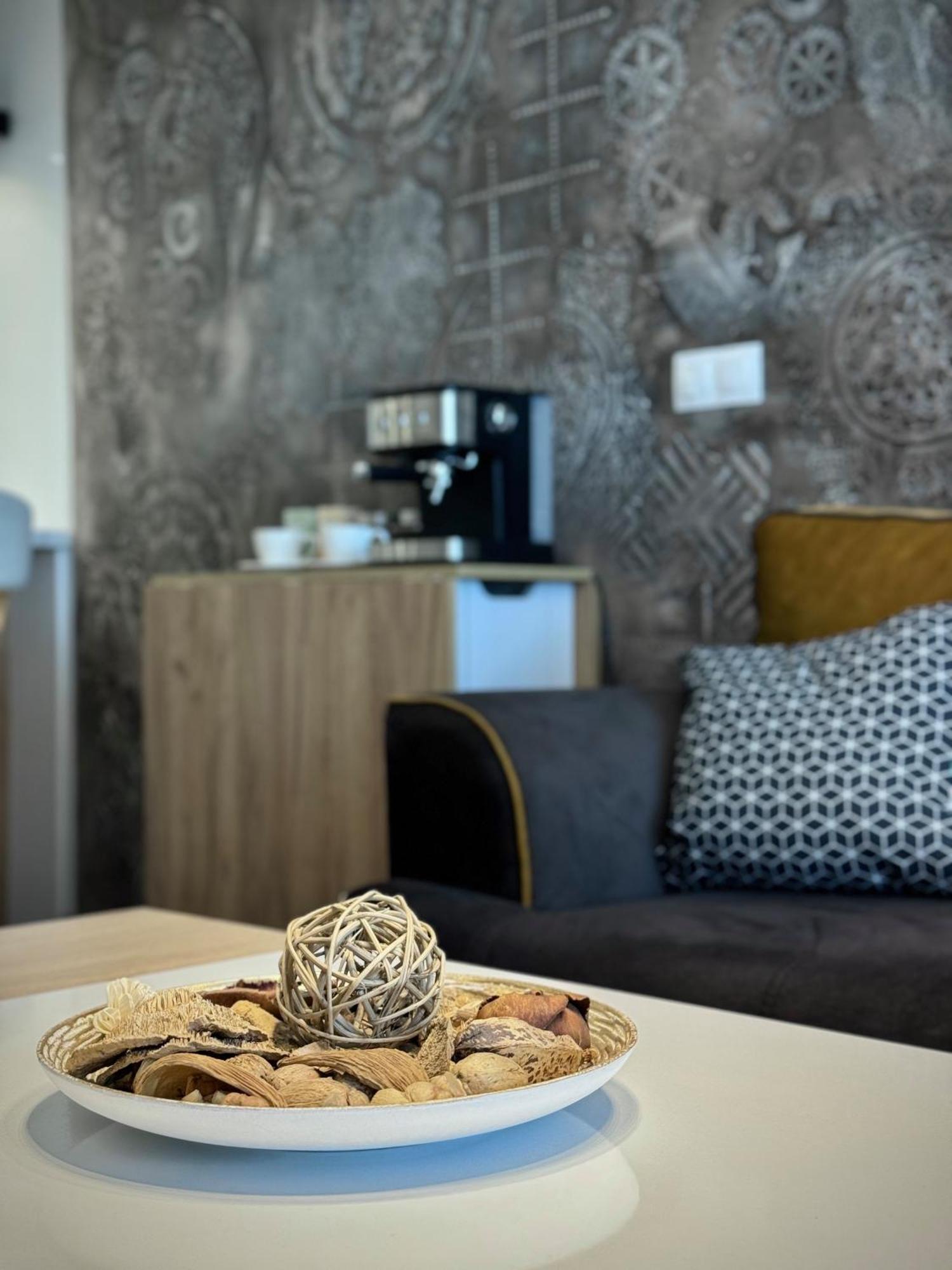 Modern 1Bed Apartment For 4 Guests In Szófia Kültér fotó