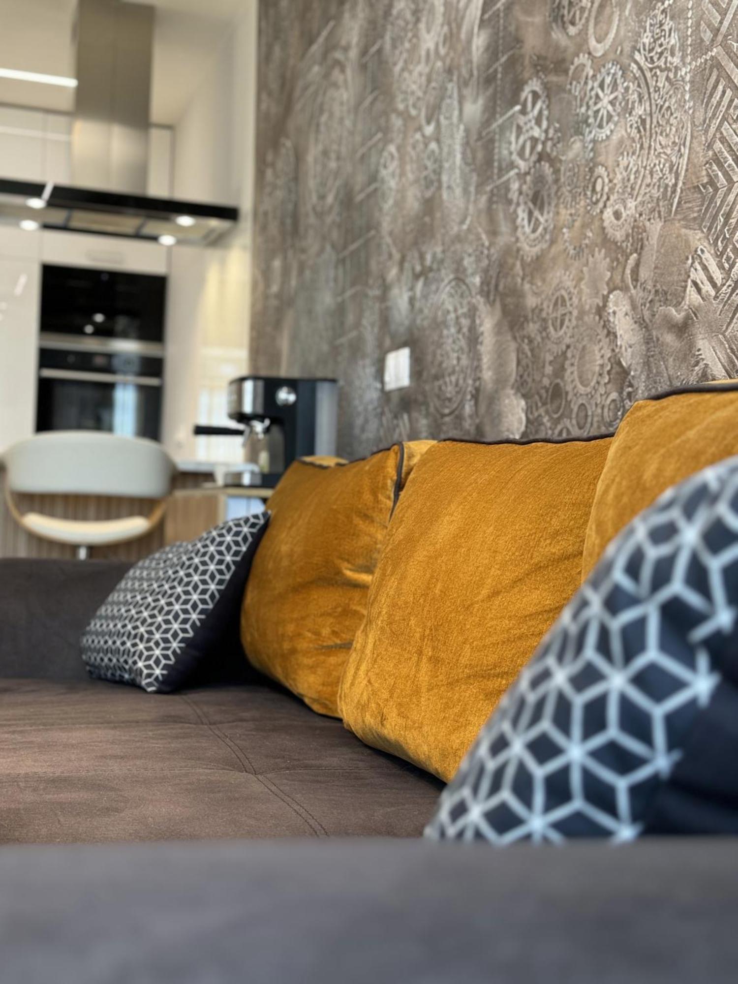 Modern 1Bed Apartment For 4 Guests In Szófia Kültér fotó